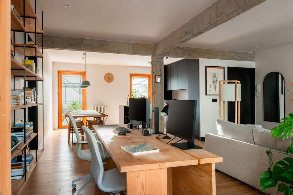 Estudio abierto a la cocina en el proyecto TRB