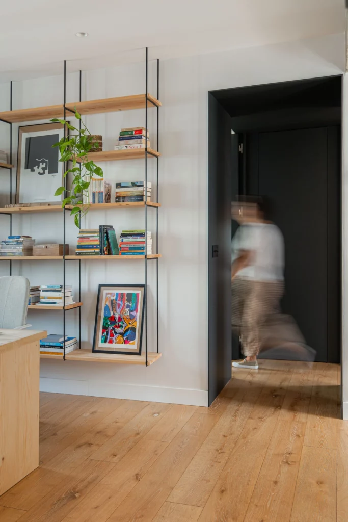 Estanterías colgantes en la zona de estudio en el proyecto TRB